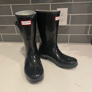 Hunter Boots: SHORT / BLACK SZ 7